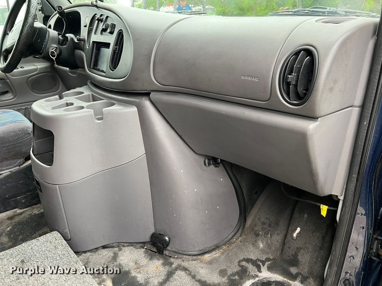 image for item KC9989 2001 Ford E450 Super Duty  party bus