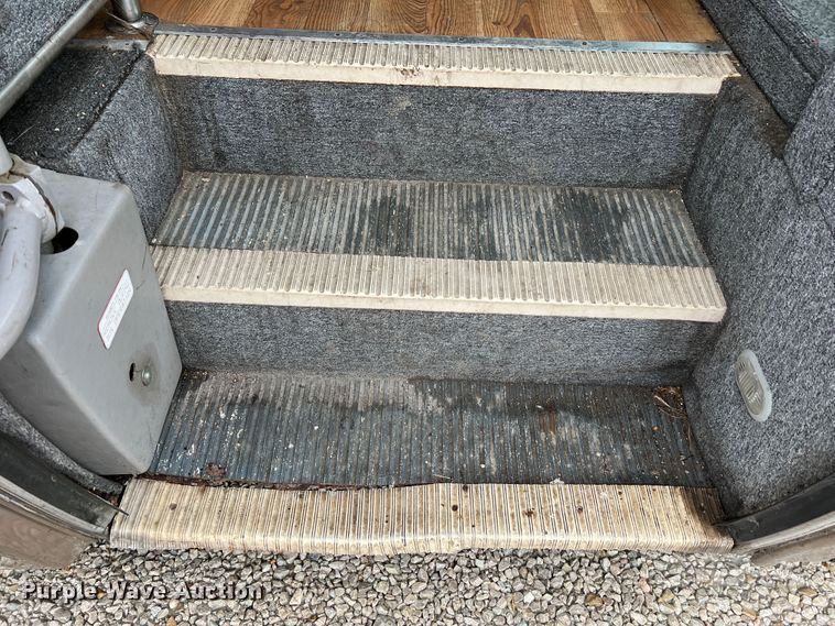 image for item KC9989 2001 Ford E450 Super Duty  party bus