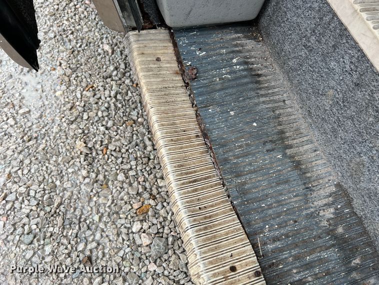 image for item KC9989 2001 Ford E450 Super Duty  party bus