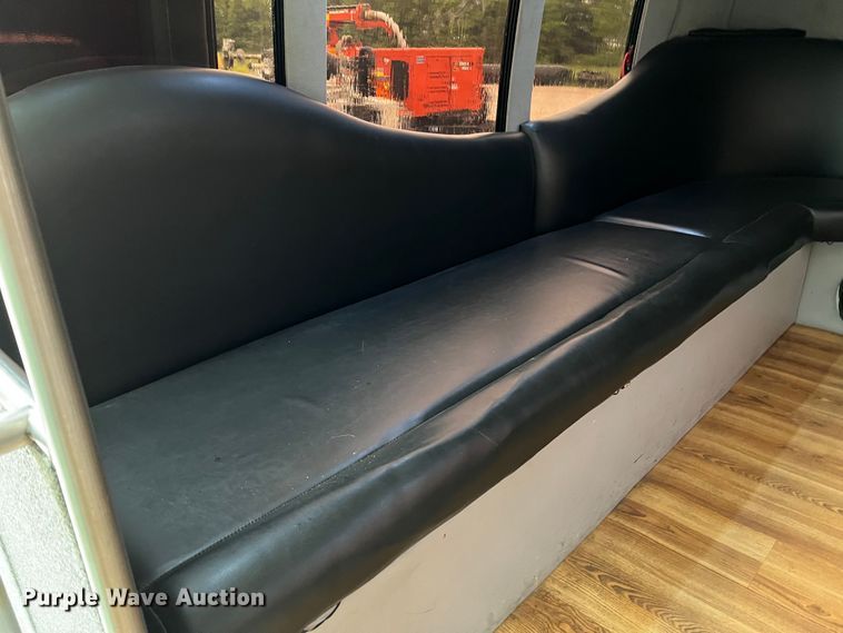 image for item KC9989 2001 Ford E450 Super Duty  party bus