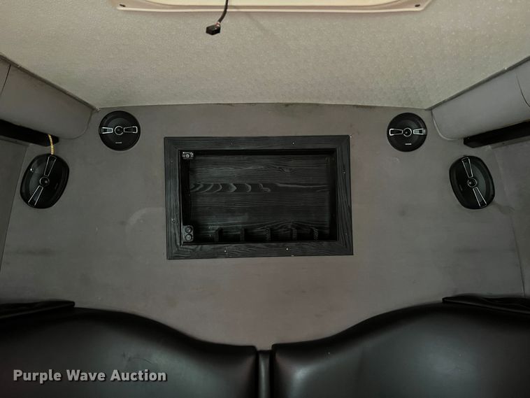 image for item KC9989 2001 Ford E450 Super Duty  party bus