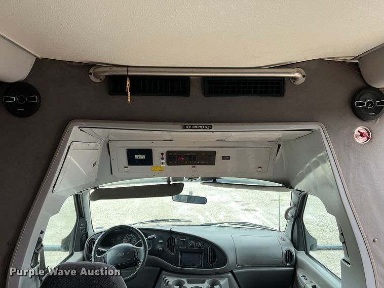 image for item KC9989 2001 Ford E450 Super Duty  party bus