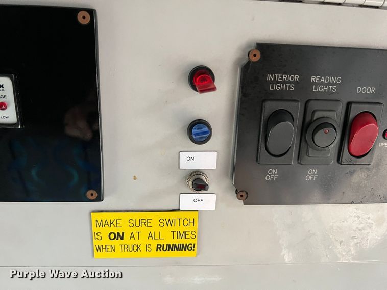 image for item KC9989 2001 Ford E450 Super Duty  party bus