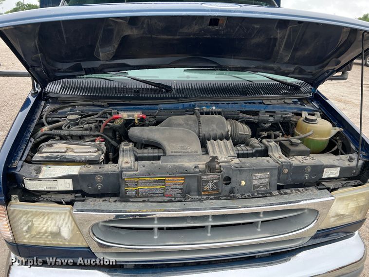 image for item KC9989 2001 Ford E450 Super Duty  party bus