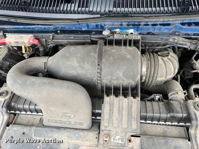 image for item KC9989 2001 Ford E450 Super Duty  party bus