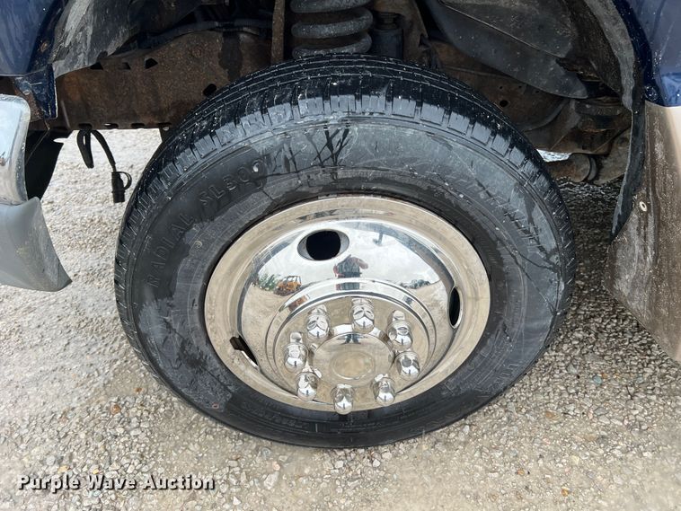 image for item KC9989 2001 Ford E450 Super Duty  party bus