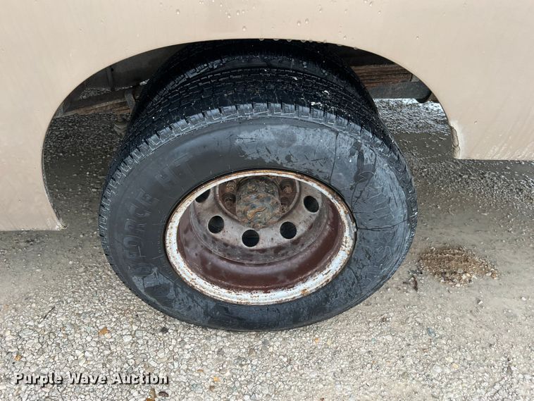 image for item KC9989 2001 Ford E450 Super Duty  party bus