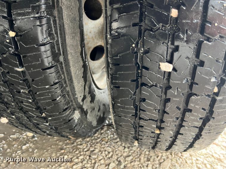 image for item KC9989 2001 Ford E450 Super Duty  party bus