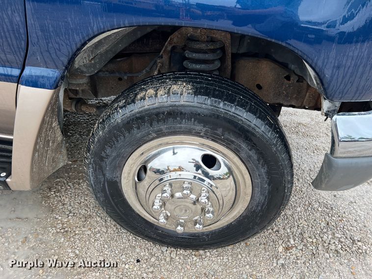 image for item KC9989 2001 Ford E450 Super Duty  party bus