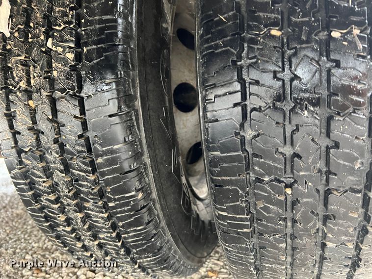 image for item KC9989 2001 Ford E450 Super Duty  party bus