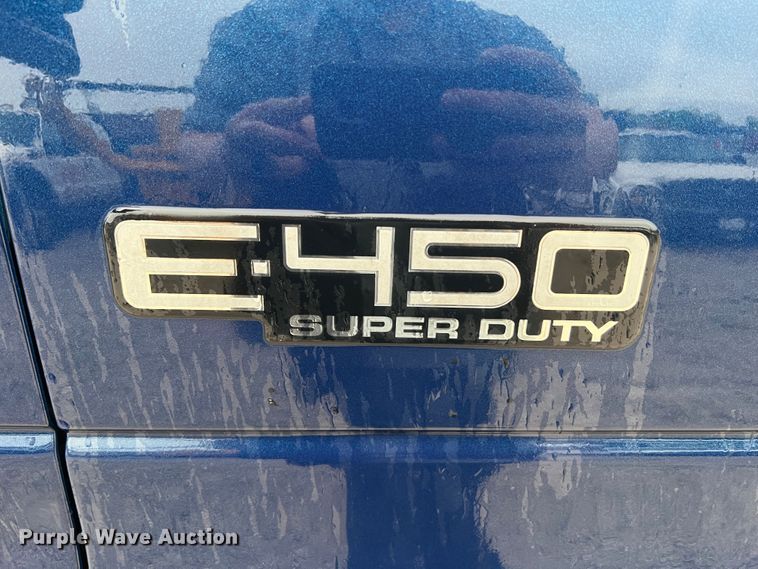 image for item KC9989 2001 Ford E450 Super Duty  party bus