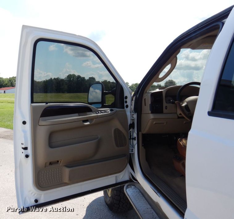 image for item KF9619 2006 Ford F350 Super Duty Lariat King Ranch  Crew Cab flatbed pickup truck