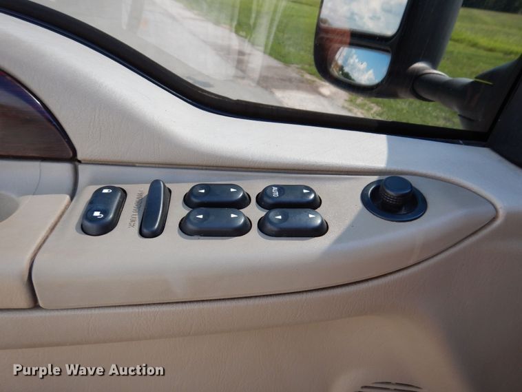 image for item KF9619 2006 Ford F350 Super Duty Lariat King Ranch  Crew Cab flatbed pickup truck