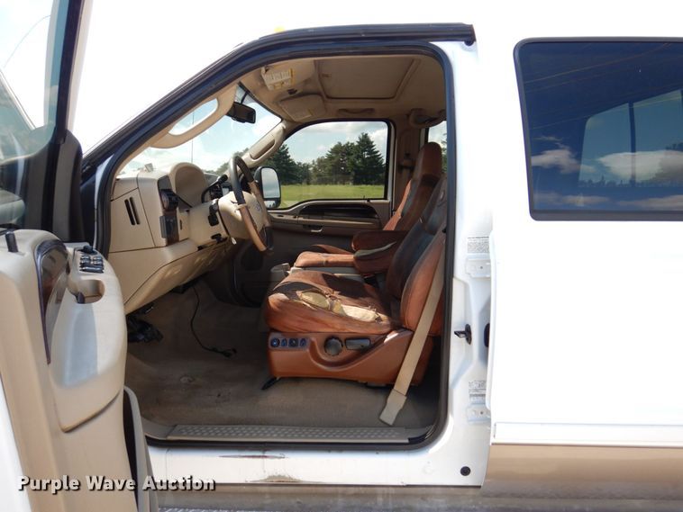 image for item KF9619 2006 Ford F350 Super Duty Lariat King Ranch  Crew Cab flatbed pickup truck