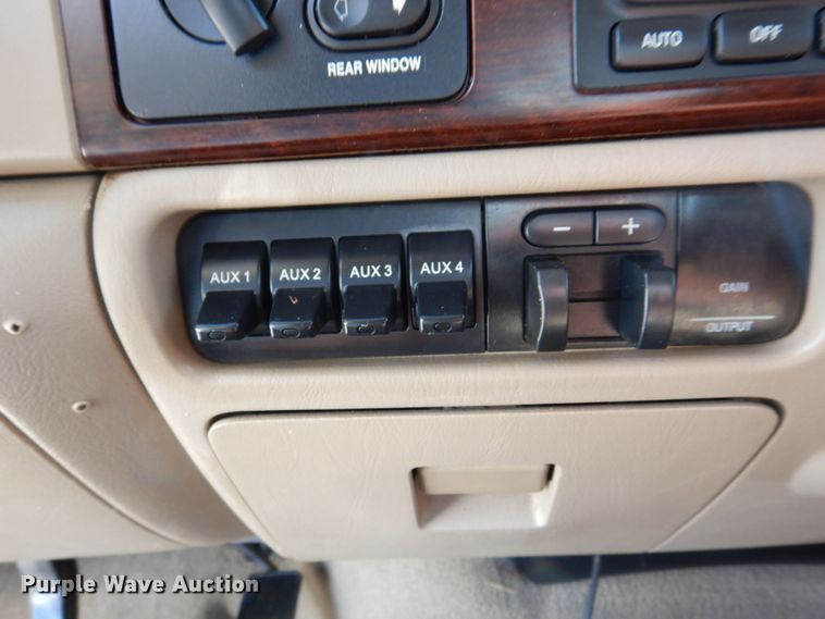 image for item KF9619 2006 Ford F350 Super Duty Lariat King Ranch  Crew Cab flatbed pickup truck