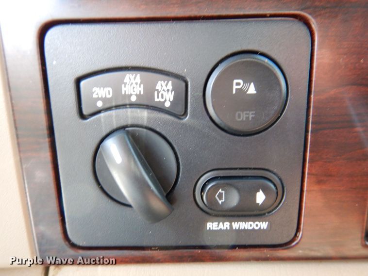 image for item KF9619 2006 Ford F350 Super Duty Lariat King Ranch  Crew Cab flatbed pickup truck