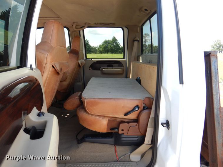 image for item KF9619 2006 Ford F350 Super Duty Lariat King Ranch  Crew Cab flatbed pickup truck