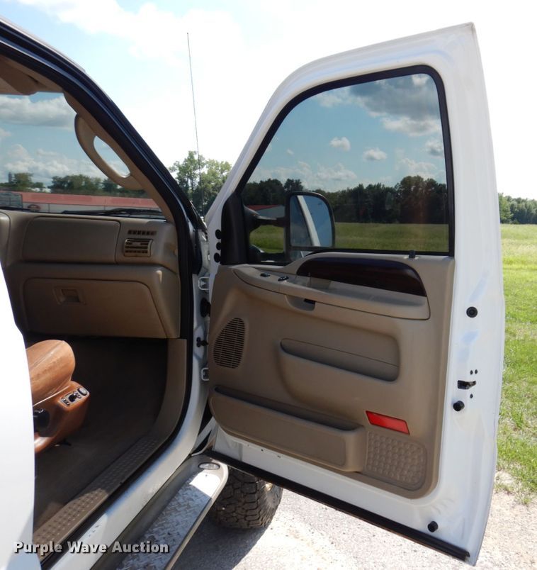 image for item KF9619 2006 Ford F350 Super Duty Lariat King Ranch  Crew Cab flatbed pickup truck