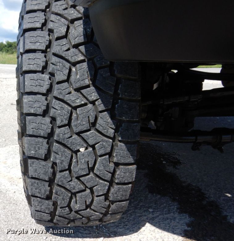 image for item KF9619 2006 Ford F350 Super Duty Lariat King Ranch  Crew Cab flatbed pickup truck