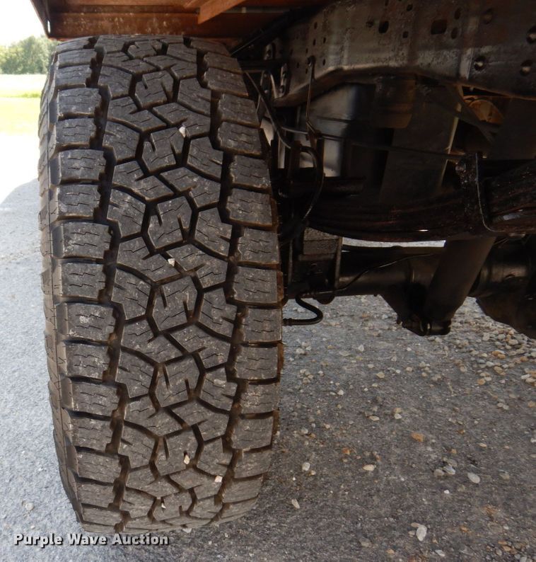 image for item KF9619 2006 Ford F350 Super Duty Lariat King Ranch  Crew Cab flatbed pickup truck