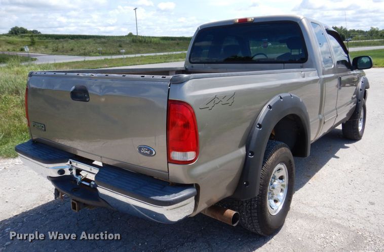 image for item KF9623 2003 Ford F250 Super Duty XLT  SuperCab pickup truck