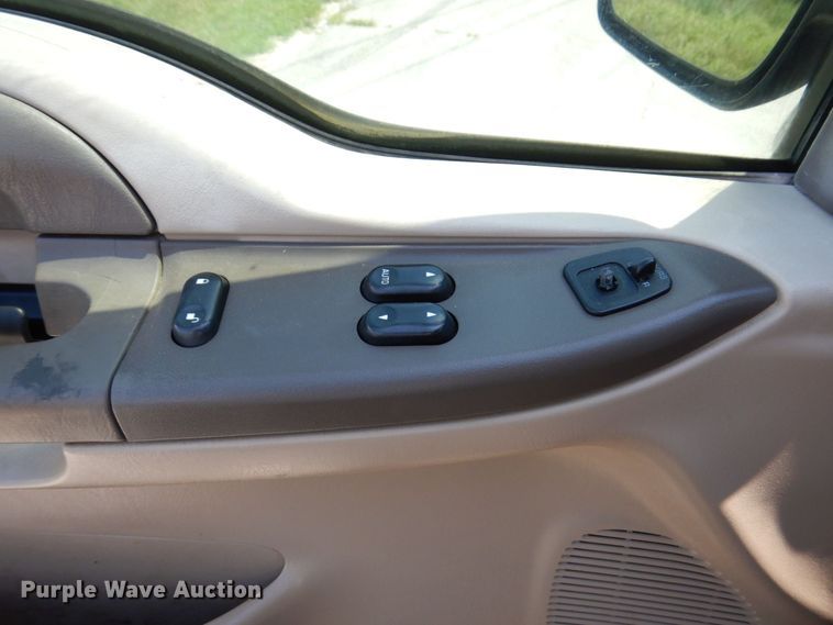 image for item KF9623 2003 Ford F250 Super Duty XLT  SuperCab pickup truck