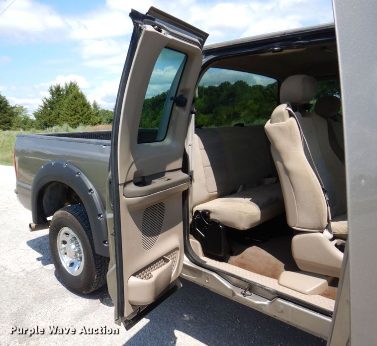 image for item KF9623 2003 Ford F250 Super Duty XLT  SuperCab pickup truck