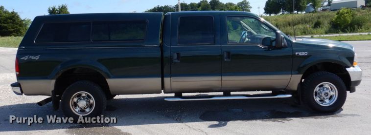 image for item KF9630 2003 Ford F250 Super Duty Lariat  Crew Cab pickup truck