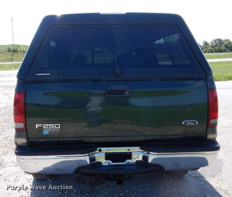 image for item KF9630 2003 Ford F250 Super Duty Lariat  Crew Cab pickup truck