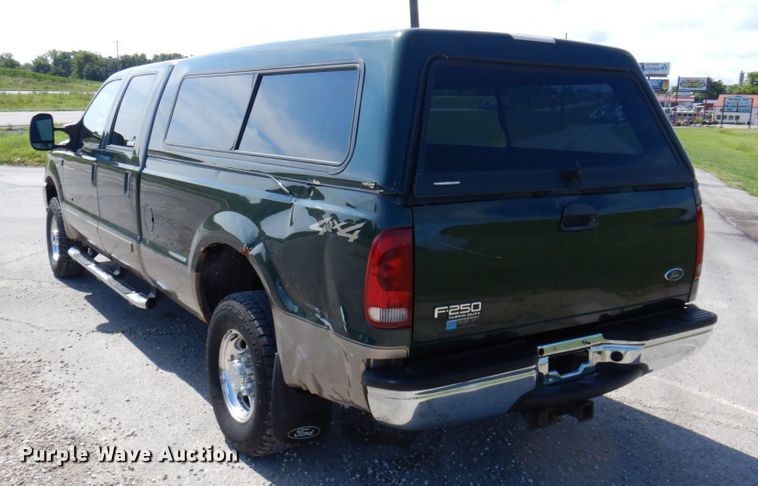 image for item KF9630 2003 Ford F250 Super Duty Lariat  Crew Cab pickup truck