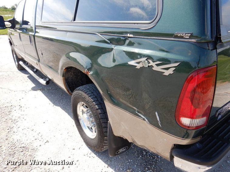 image for item KF9630 2003 Ford F250 Super Duty Lariat  Crew Cab pickup truck