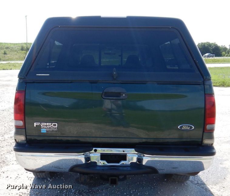 image for item KF9630 2003 Ford F250 Super Duty Lariat  Crew Cab pickup truck