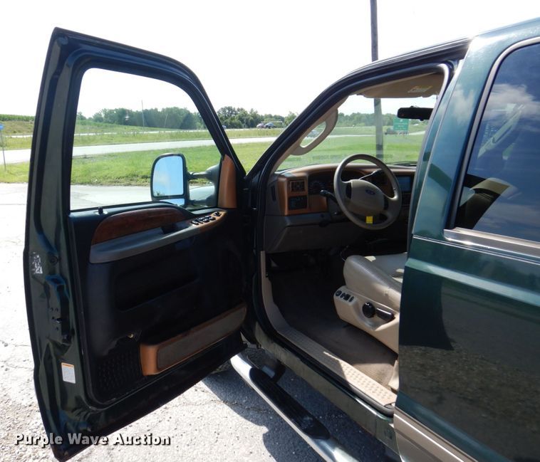 image for item KF9630 2003 Ford F250 Super Duty Lariat  Crew Cab pickup truck