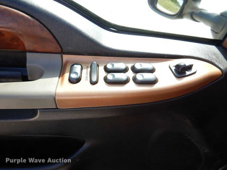 image for item KF9630 2003 Ford F250 Super Duty Lariat  Crew Cab pickup truck