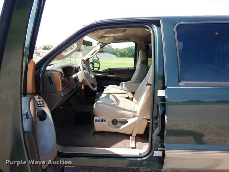 image for item KF9630 2003 Ford F250 Super Duty Lariat  Crew Cab pickup truck