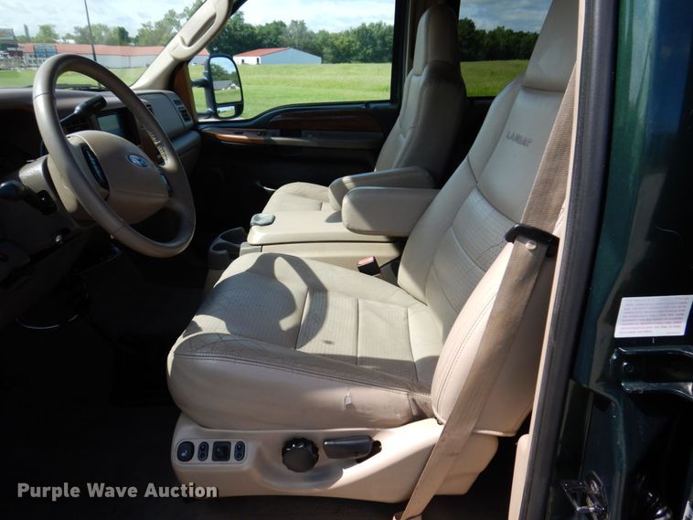 image for item KF9630 2003 Ford F250 Super Duty Lariat  Crew Cab pickup truck