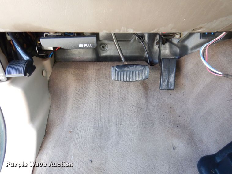 image for item KF9630 2003 Ford F250 Super Duty Lariat  Crew Cab pickup truck