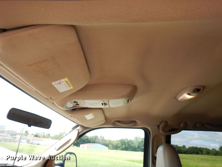 image for item KF9630 2003 Ford F250 Super Duty Lariat  Crew Cab pickup truck