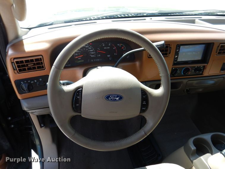 image for item KF9630 2003 Ford F250 Super Duty Lariat  Crew Cab pickup truck