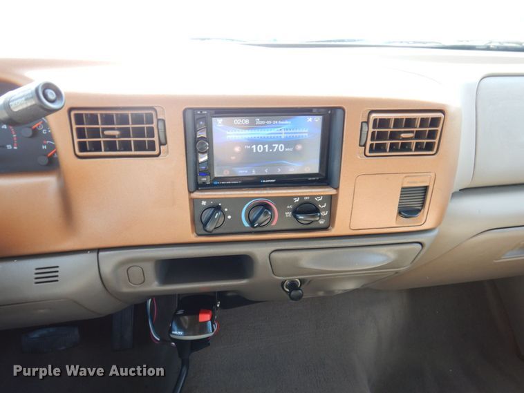 image for item KF9630 2003 Ford F250 Super Duty Lariat  Crew Cab pickup truck