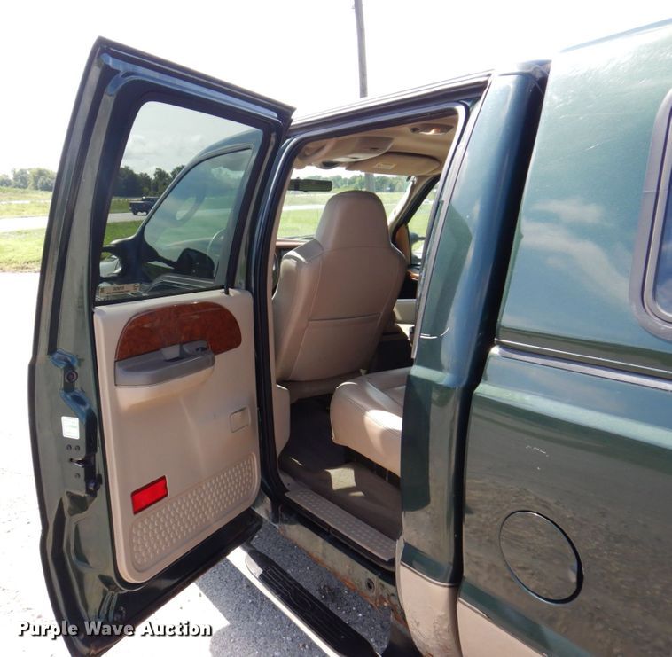 image for item KF9630 2003 Ford F250 Super Duty Lariat  Crew Cab pickup truck