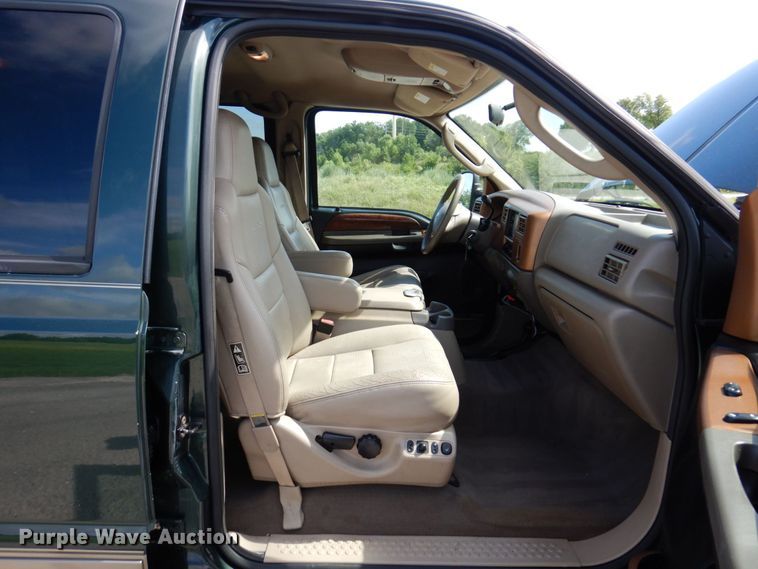 image for item KF9630 2003 Ford F250 Super Duty Lariat  Crew Cab pickup truck