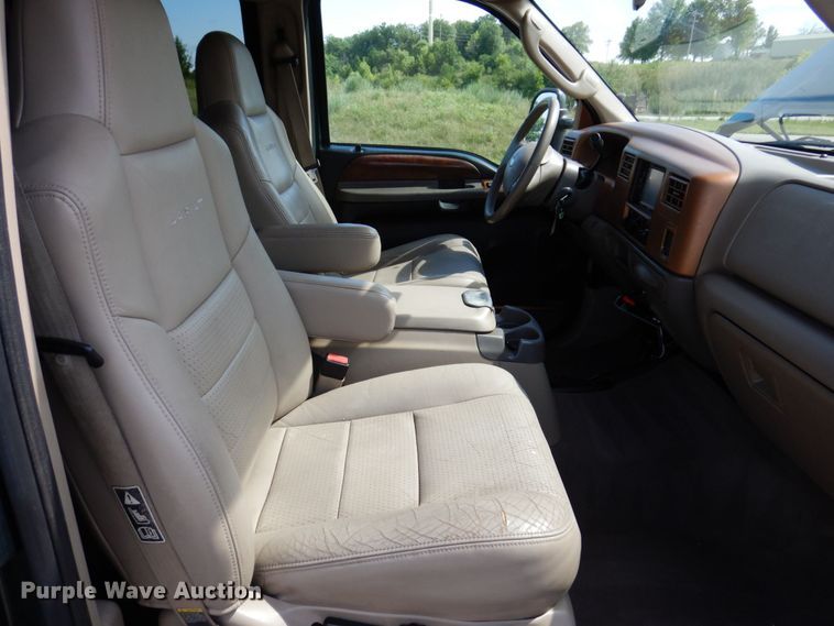 image for item KF9630 2003 Ford F250 Super Duty Lariat  Crew Cab pickup truck