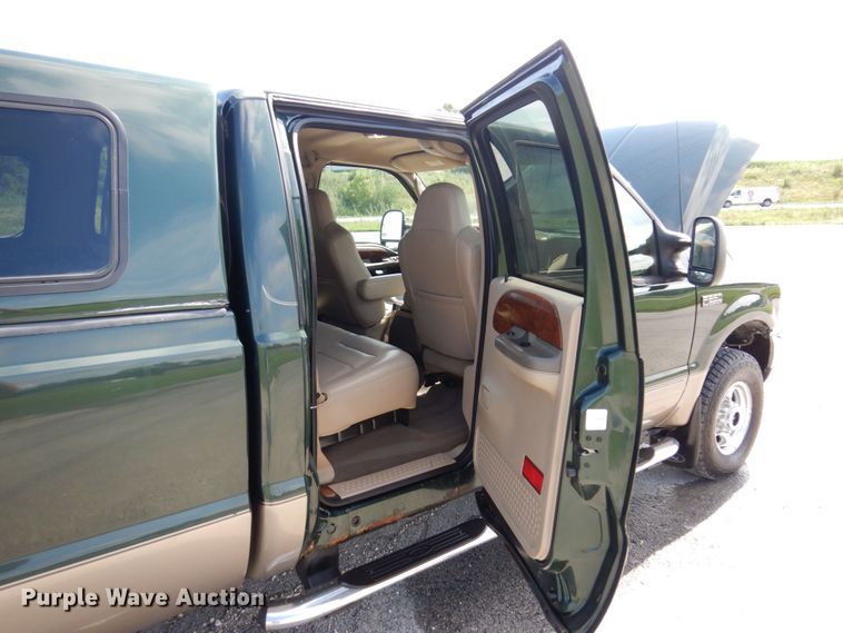 image for item KF9630 2003 Ford F250 Super Duty Lariat  Crew Cab pickup truck