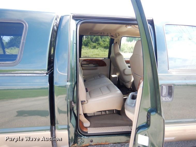 image for item KF9630 2003 Ford F250 Super Duty Lariat  Crew Cab pickup truck