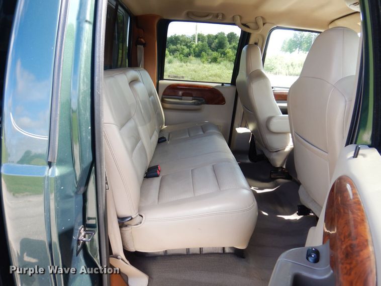 image for item KF9630 2003 Ford F250 Super Duty Lariat  Crew Cab pickup truck