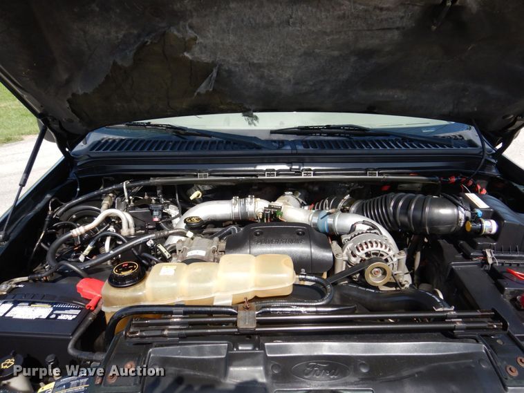 image for item KF9630 2003 Ford F250 Super Duty Lariat  Crew Cab pickup truck