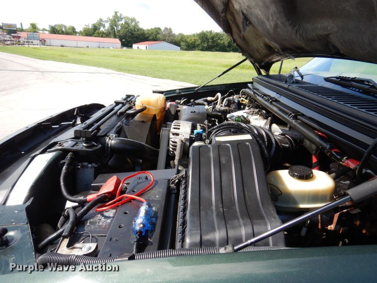 image for item KF9630 2003 Ford F250 Super Duty Lariat  Crew Cab pickup truck