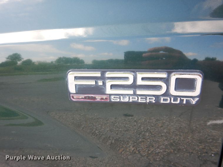 image for item KF9630 2003 Ford F250 Super Duty Lariat  Crew Cab pickup truck