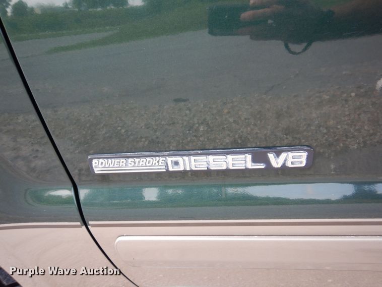 image for item KF9630 2003 Ford F250 Super Duty Lariat  Crew Cab pickup truck